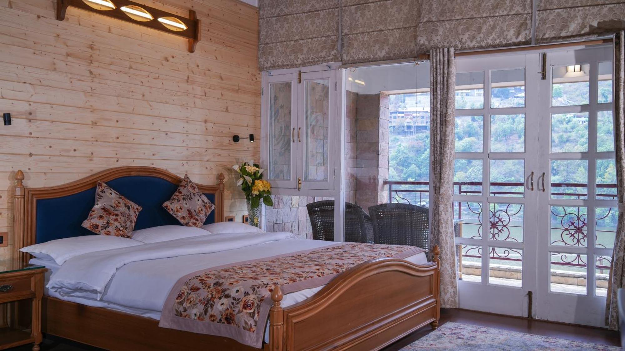 Neelesh Inn- A Luxury Lake View Hotel- 20 Kms From Nainital บีมตาล ภายนอก รูปภาพ
