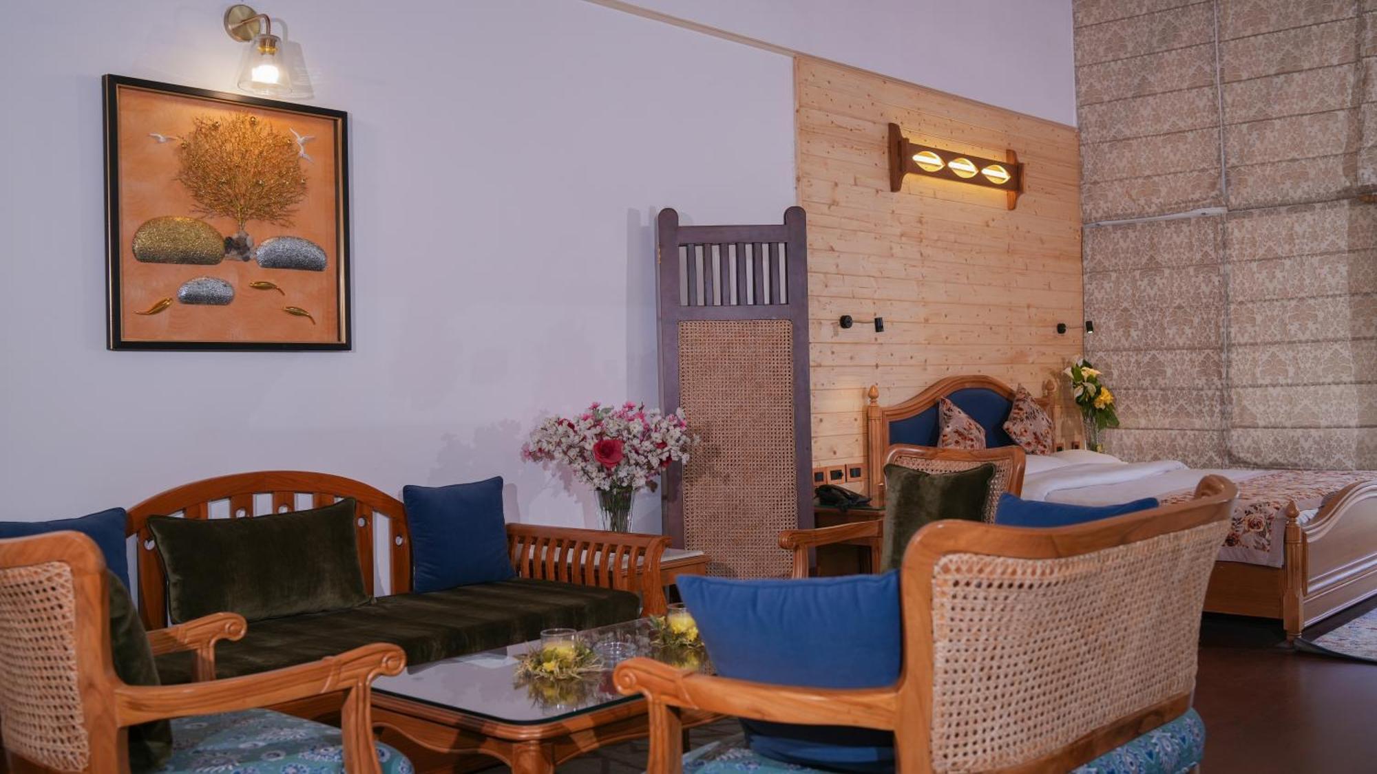 Neelesh Inn- A Luxury Lake View Hotel- 20 Kms From Nainital บีมตาล ภายนอก รูปภาพ