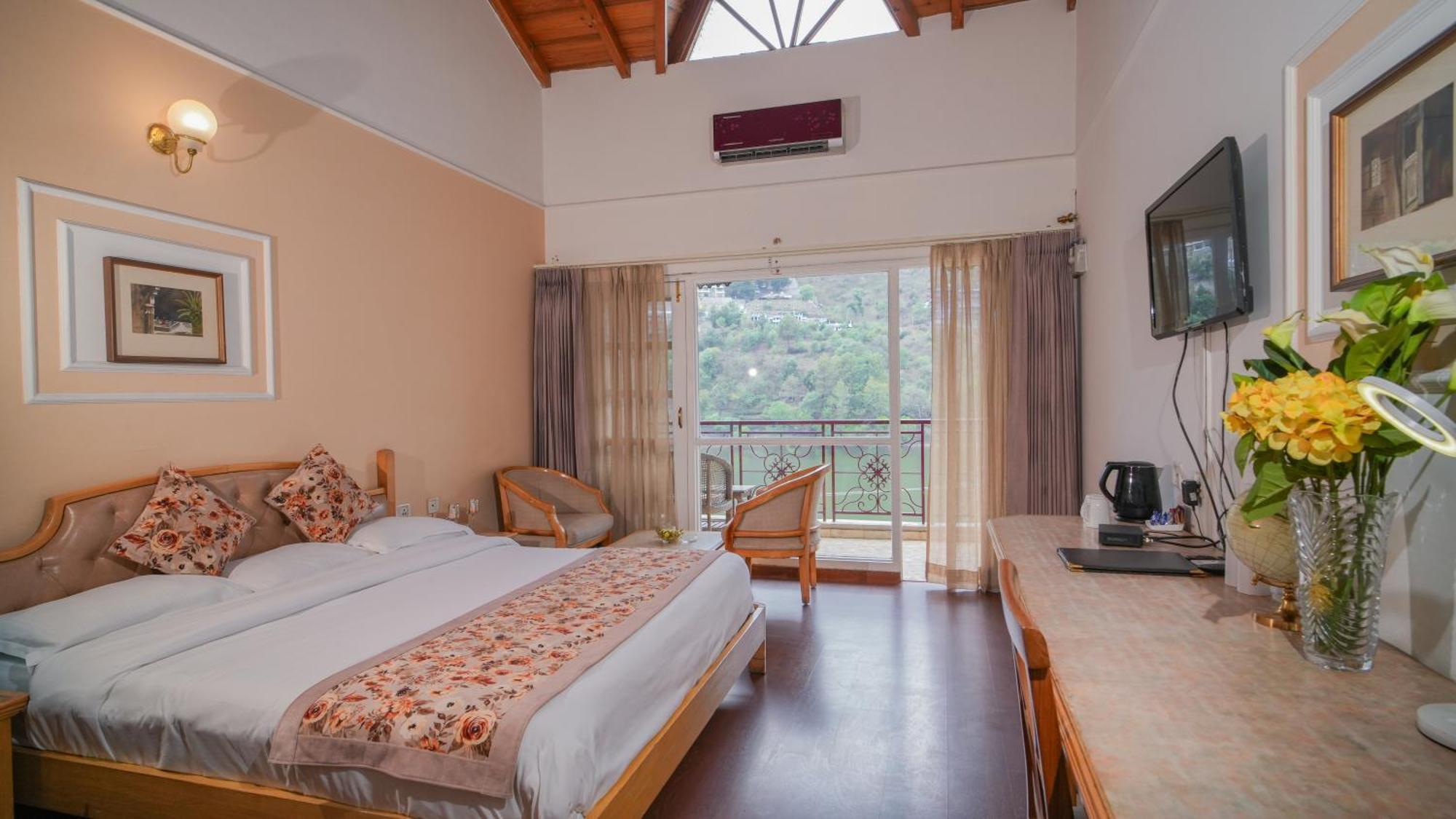 Neelesh Inn- A Luxury Lake View Hotel- 20 Kms From Nainital บีมตาล ภายนอก รูปภาพ