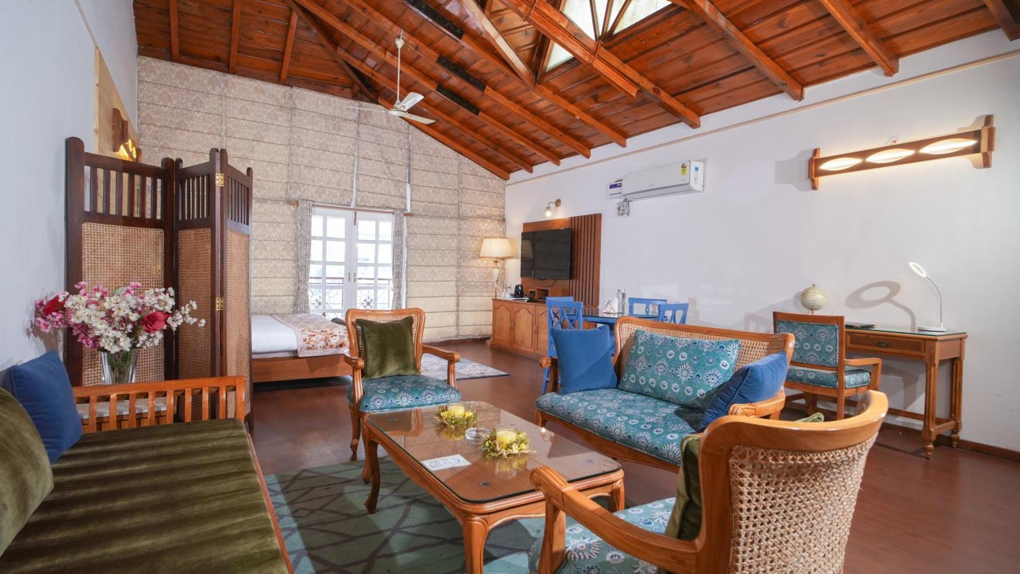 Neelesh Inn- A Luxury Lake View Hotel- 20 Kms From Nainital บีมตาล ภายนอก รูปภาพ