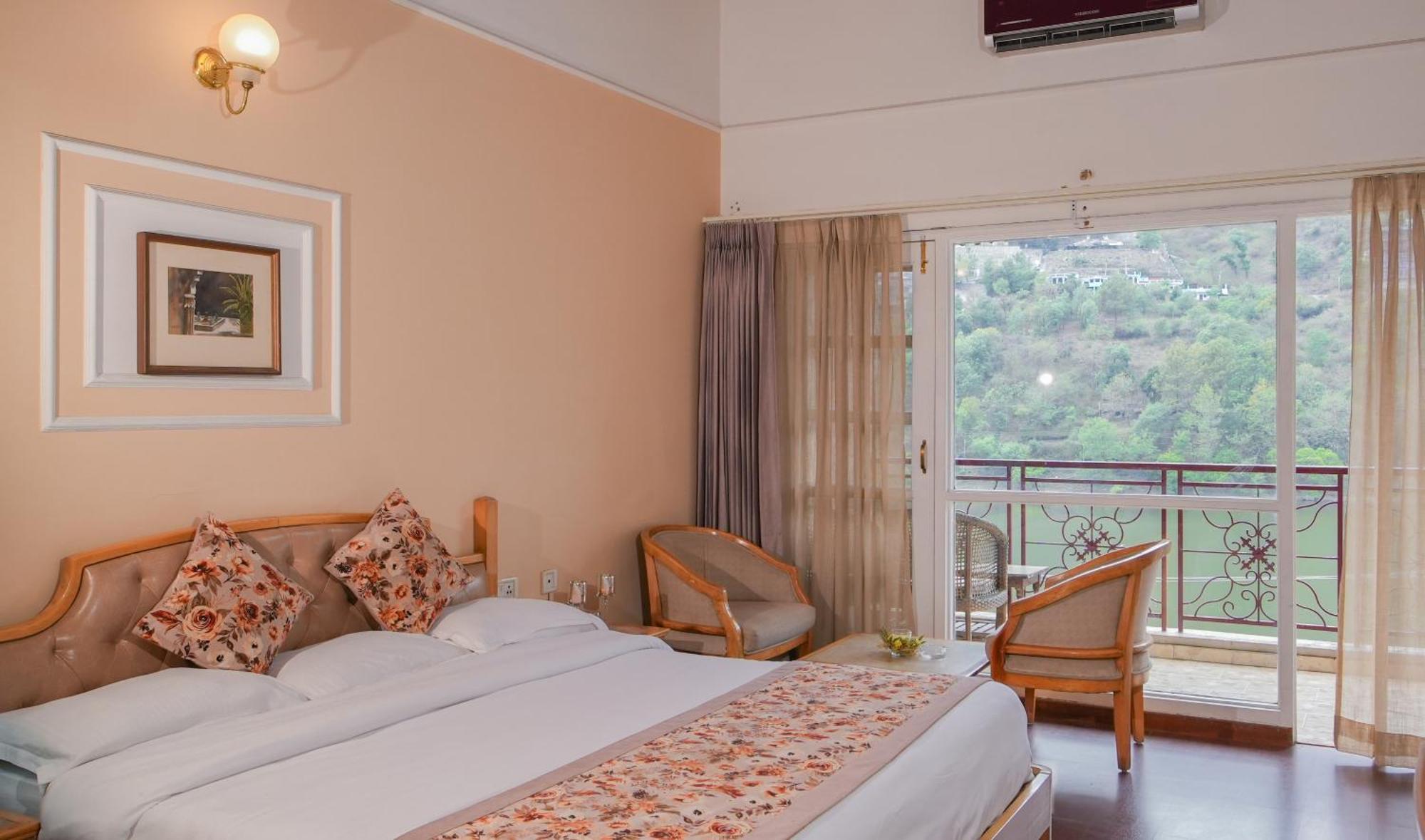 Neelesh Inn- A Luxury Lake View Hotel- 20 Kms From Nainital บีมตาล ภายนอก รูปภาพ