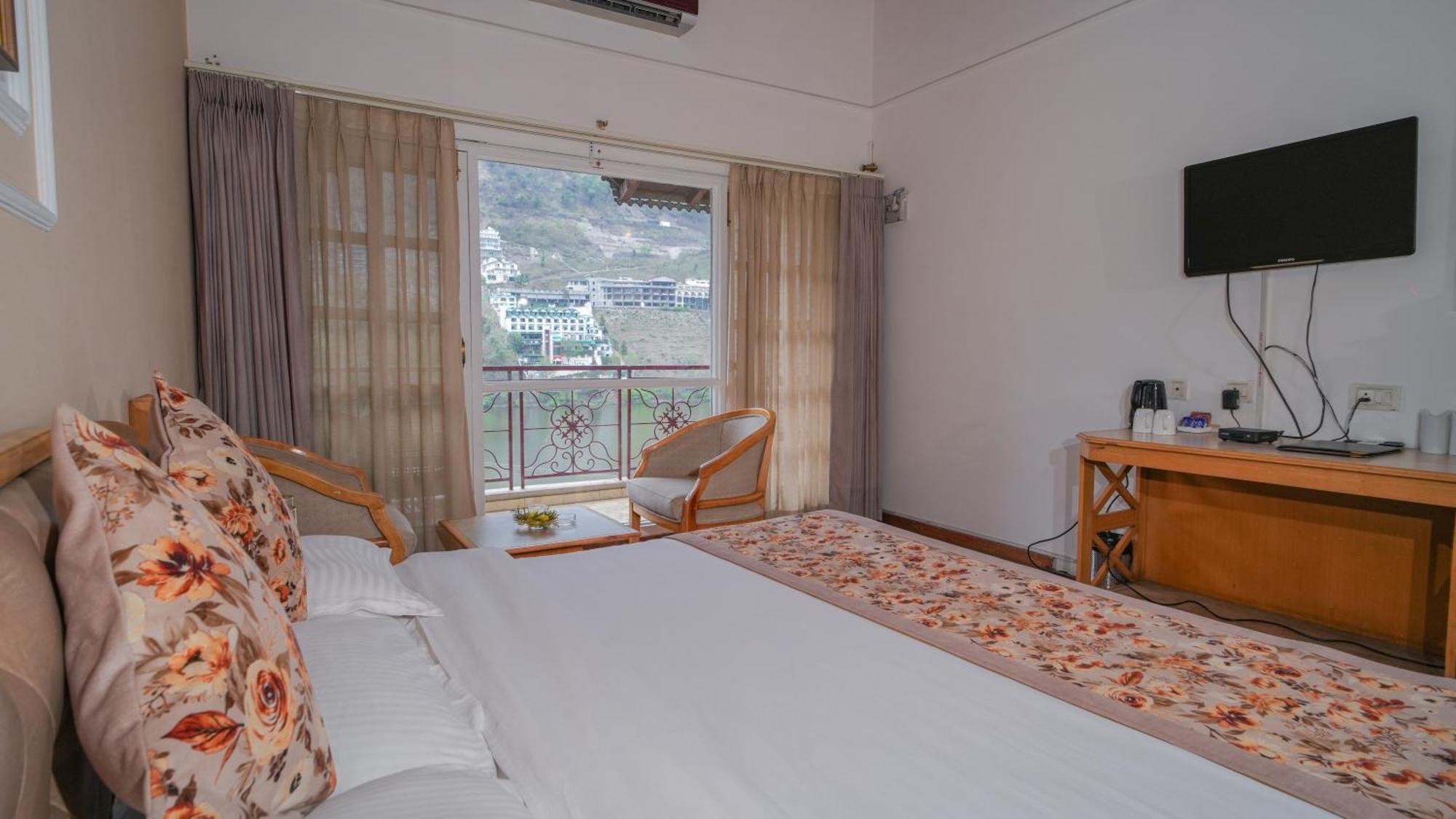 Neelesh Inn- A Luxury Lake View Hotel- 20 Kms From Nainital บีมตาล ภายนอก รูปภาพ