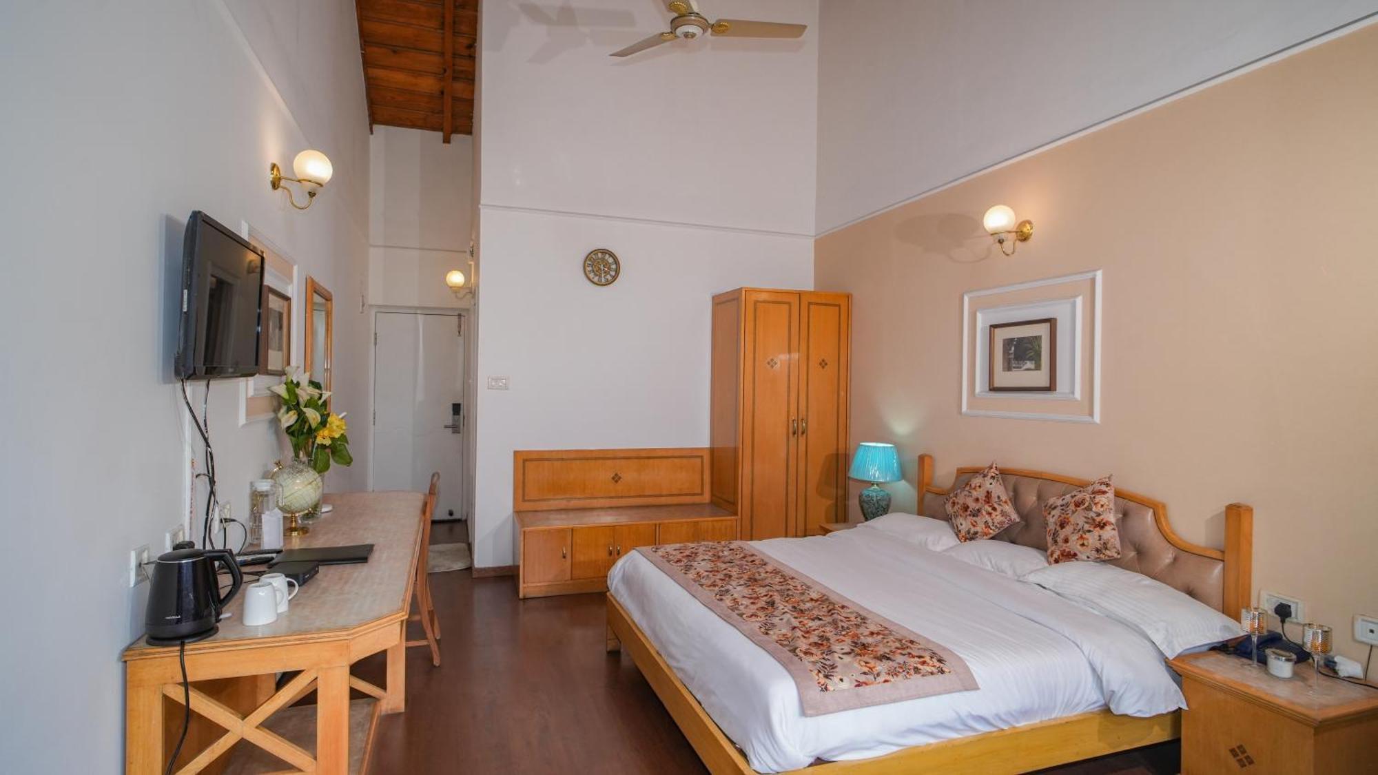 Neelesh Inn- A Luxury Lake View Hotel- 20 Kms From Nainital บีมตาล ภายนอก รูปภาพ