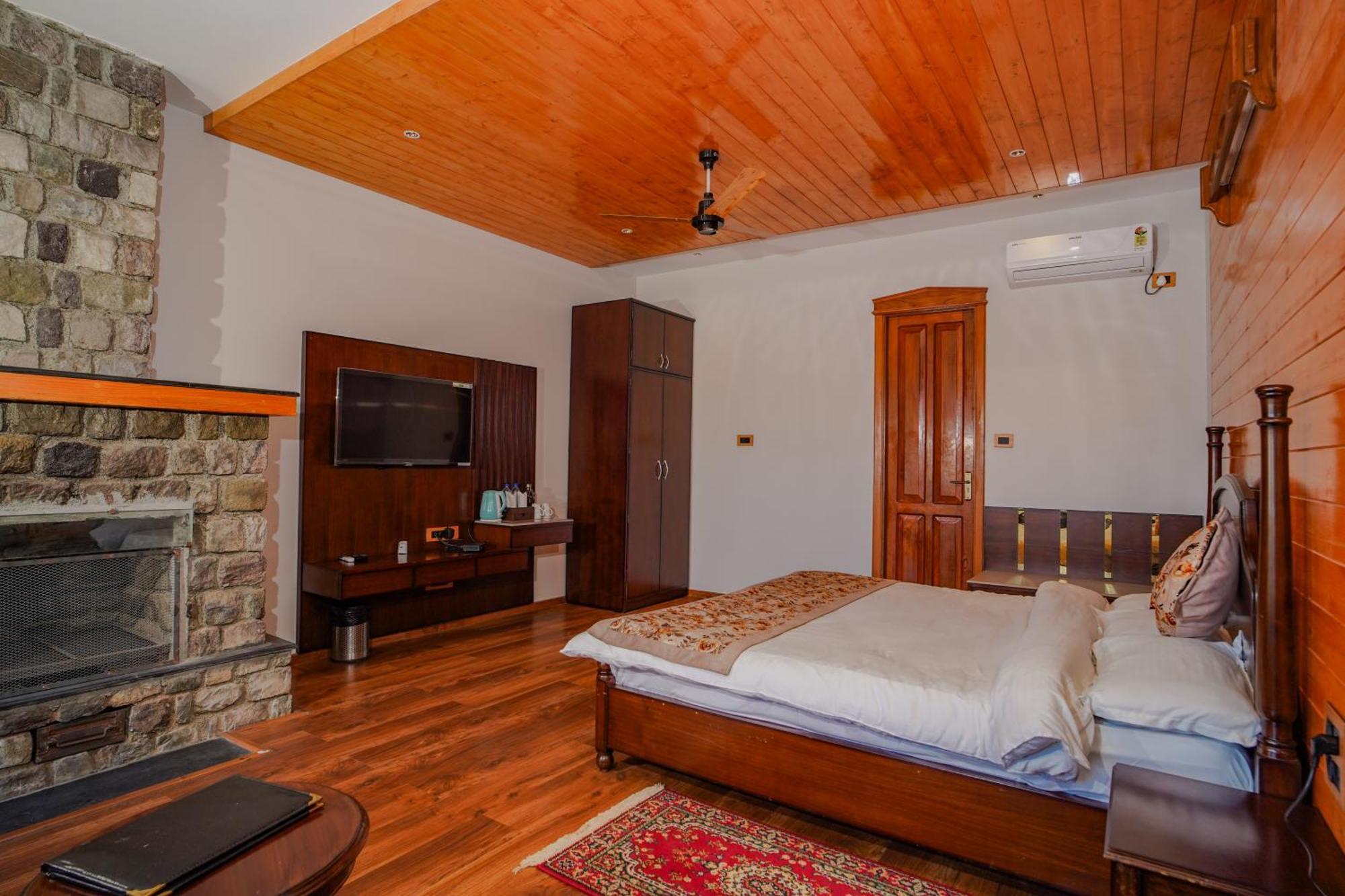 Neelesh Inn- A Luxury Lake View Hotel- 20 Kms From Nainital บีมตาล ภายนอก รูปภาพ