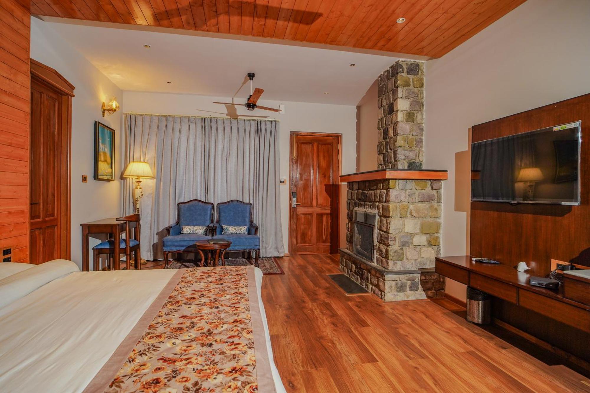 Neelesh Inn- A Luxury Lake View Hotel- 20 Kms From Nainital บีมตาล ภายนอก รูปภาพ