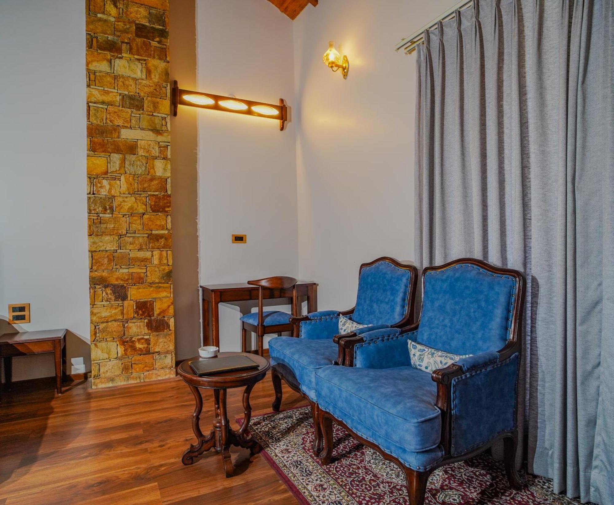 Neelesh Inn- A Luxury Lake View Hotel- 20 Kms From Nainital บีมตาล ภายนอก รูปภาพ