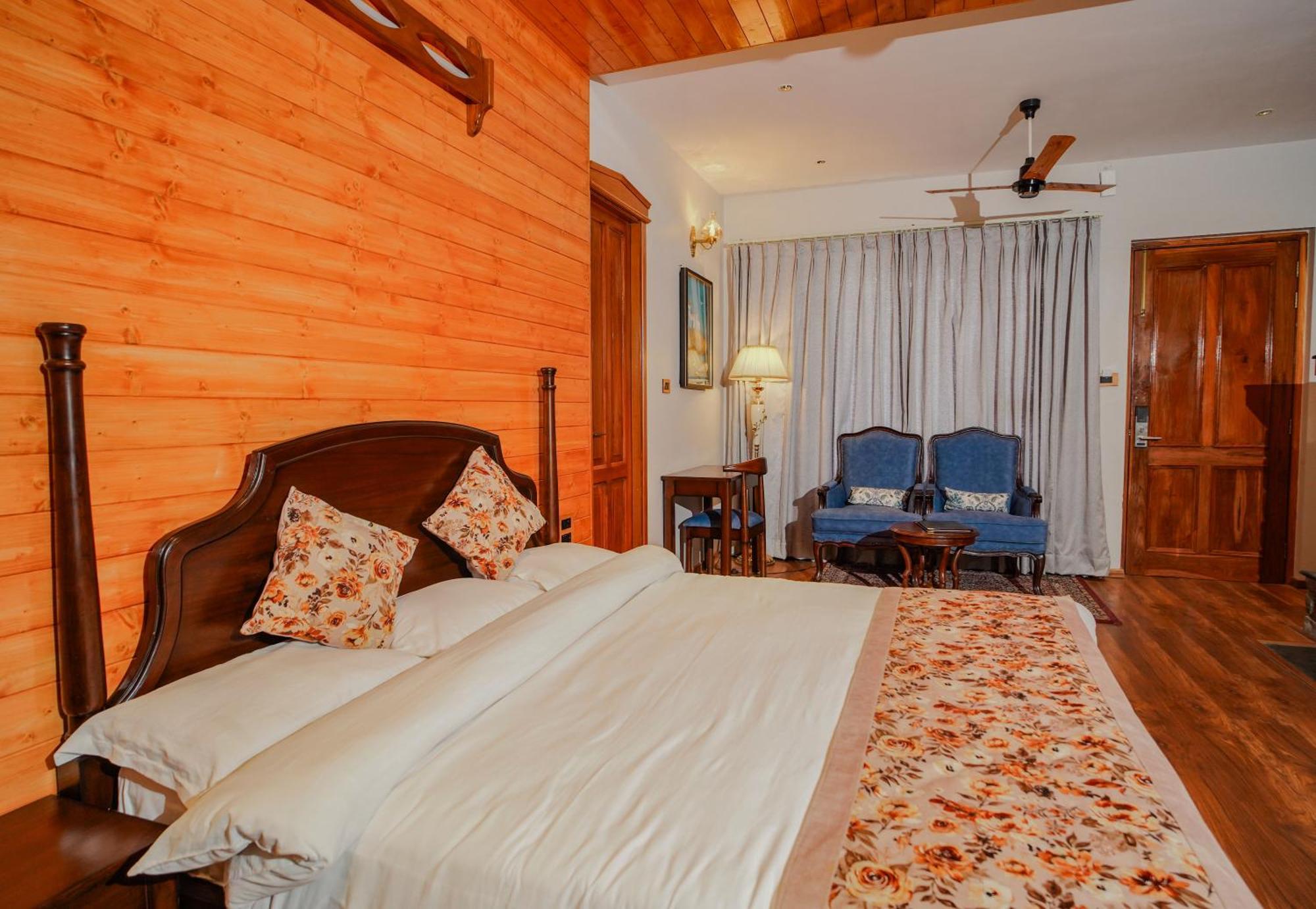Neelesh Inn- A Luxury Lake View Hotel- 20 Kms From Nainital บีมตาล ภายนอก รูปภาพ