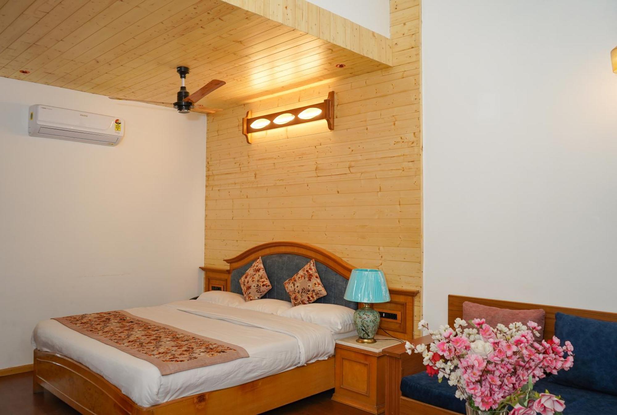 Neelesh Inn- A Luxury Lake View Hotel- 20 Kms From Nainital บีมตาล ภายนอก รูปภาพ