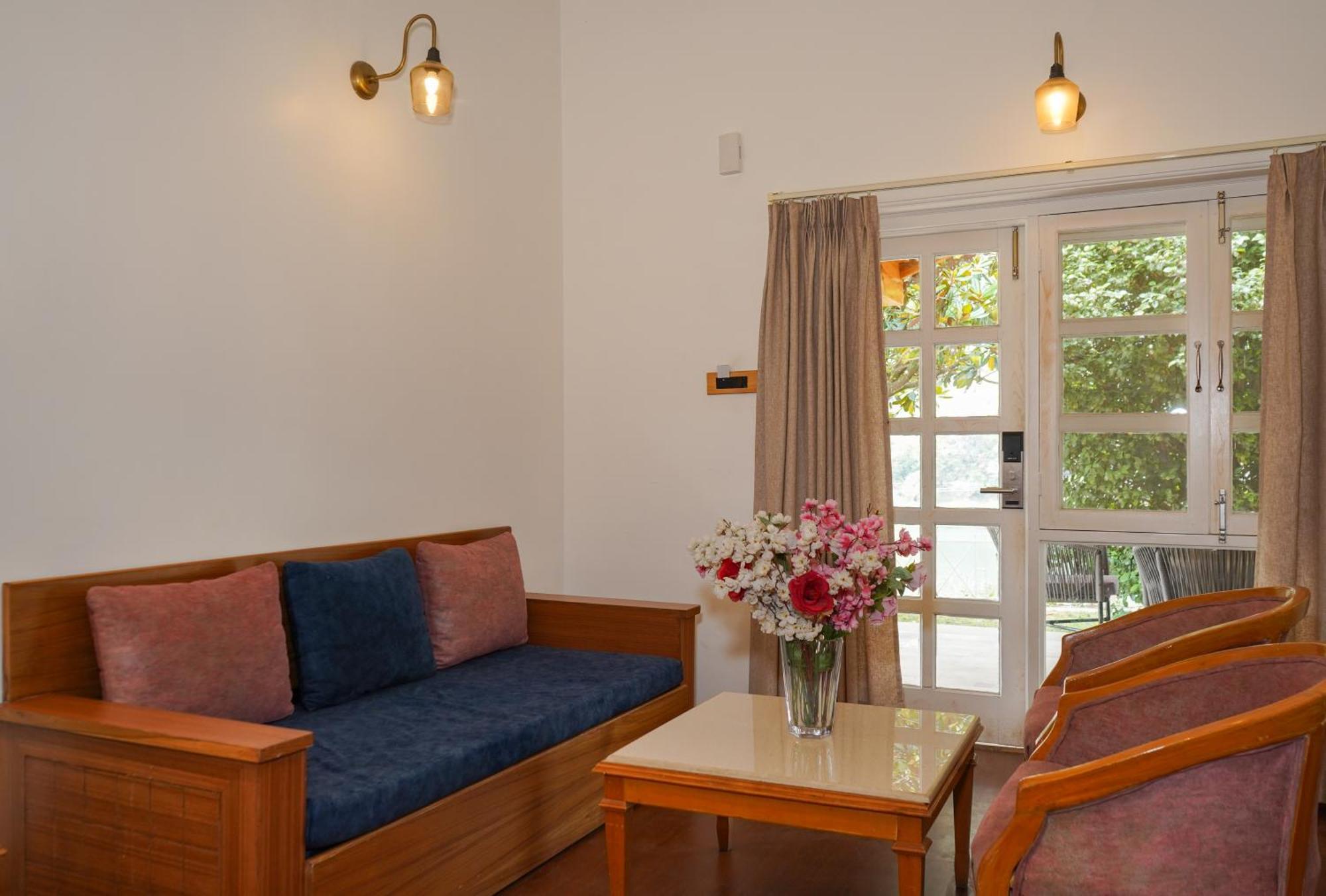 Neelesh Inn- A Luxury Lake View Hotel- 20 Kms From Nainital บีมตาล ภายนอก รูปภาพ