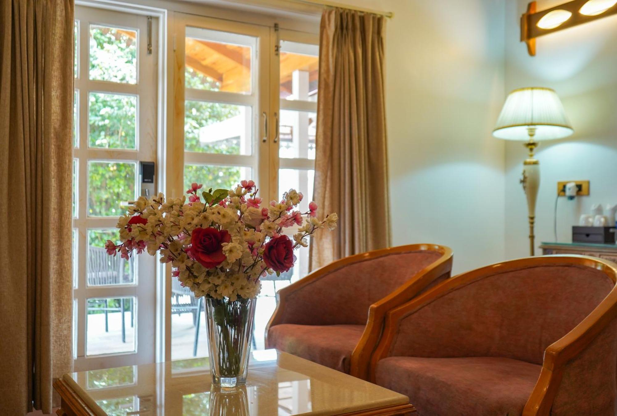 Neelesh Inn- A Luxury Lake View Hotel- 20 Kms From Nainital บีมตาล ภายนอก รูปภาพ