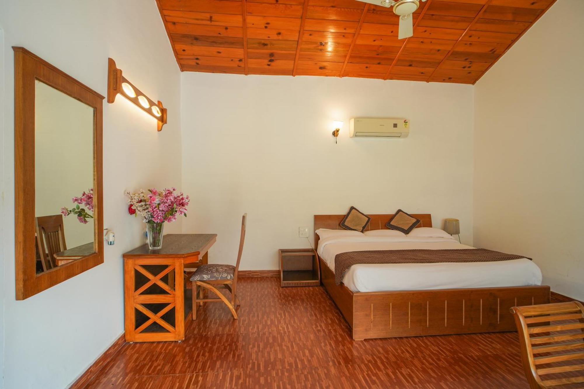 Neelesh Inn- A Luxury Lake View Hotel- 20 Kms From Nainital บีมตาล ภายนอก รูปภาพ