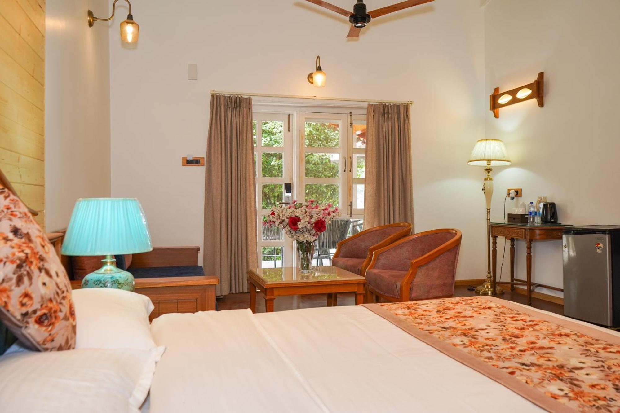Neelesh Inn- A Luxury Lake View Hotel- 20 Kms From Nainital บีมตาล ภายนอก รูปภาพ
