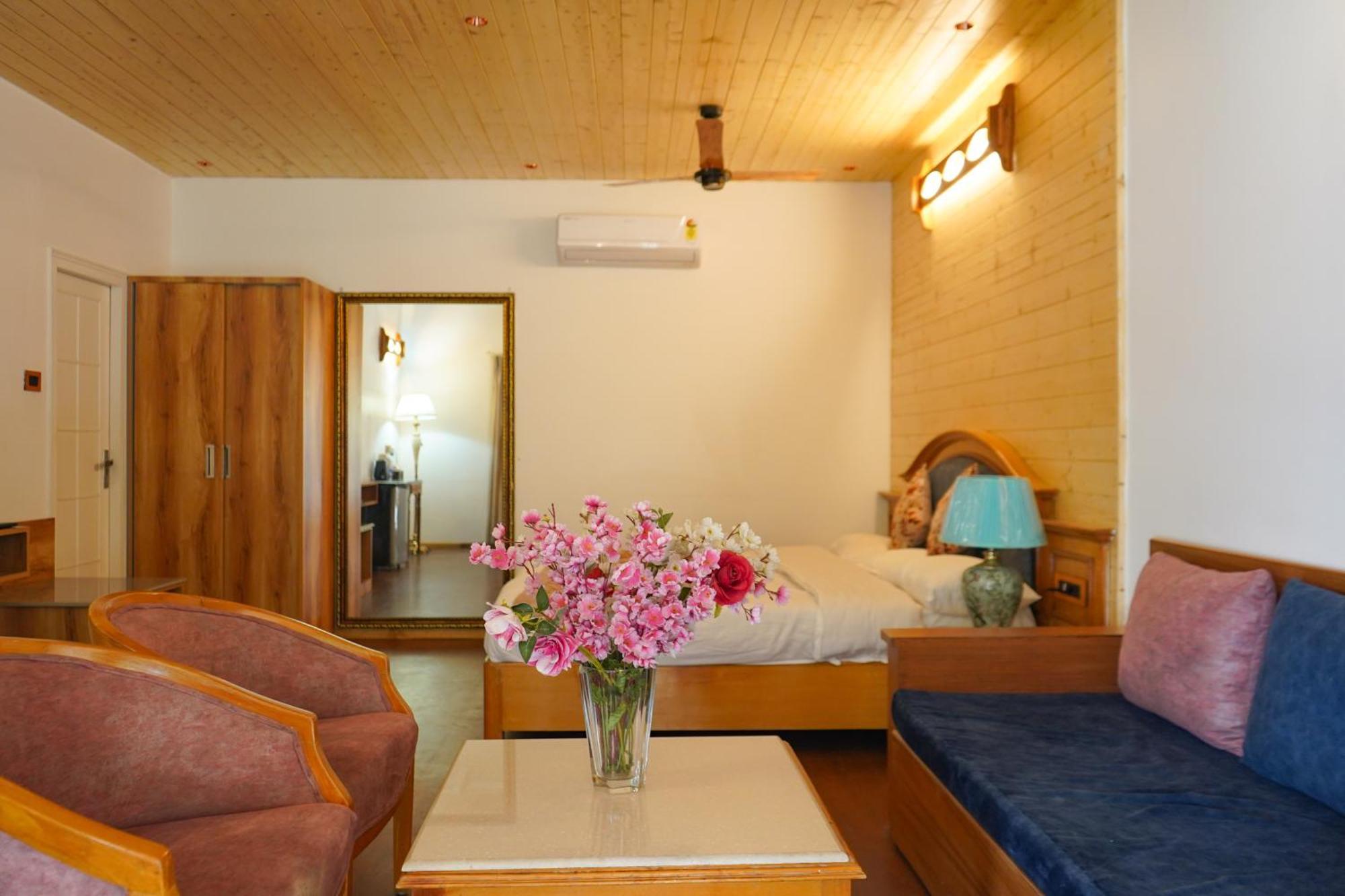 Neelesh Inn- A Luxury Lake View Hotel- 20 Kms From Nainital บีมตาล ภายนอก รูปภาพ